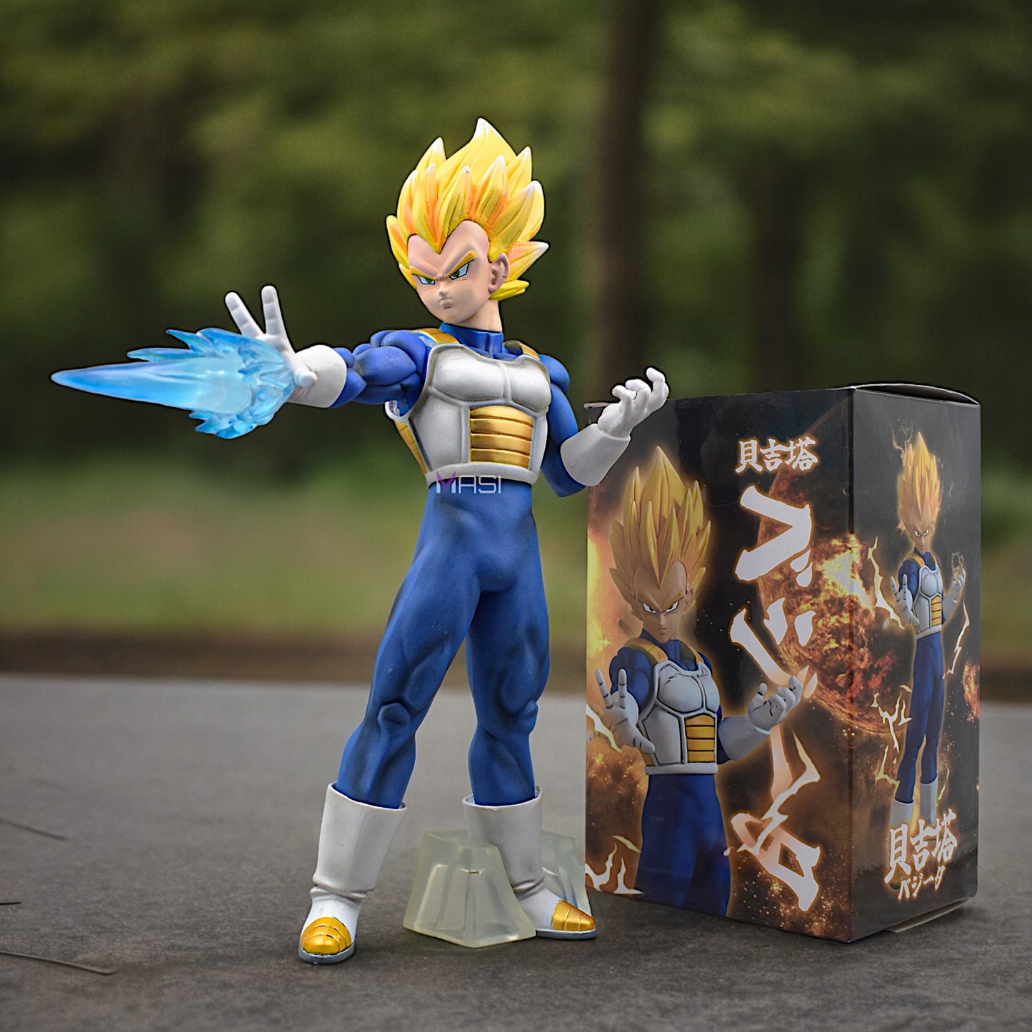 VEGETA EXCLUSIVE ACTION FIGURE WITH 2 REPLACEABLE HANDS (27 CM HEIGHT) - DRAGON BALL Z/SUPER