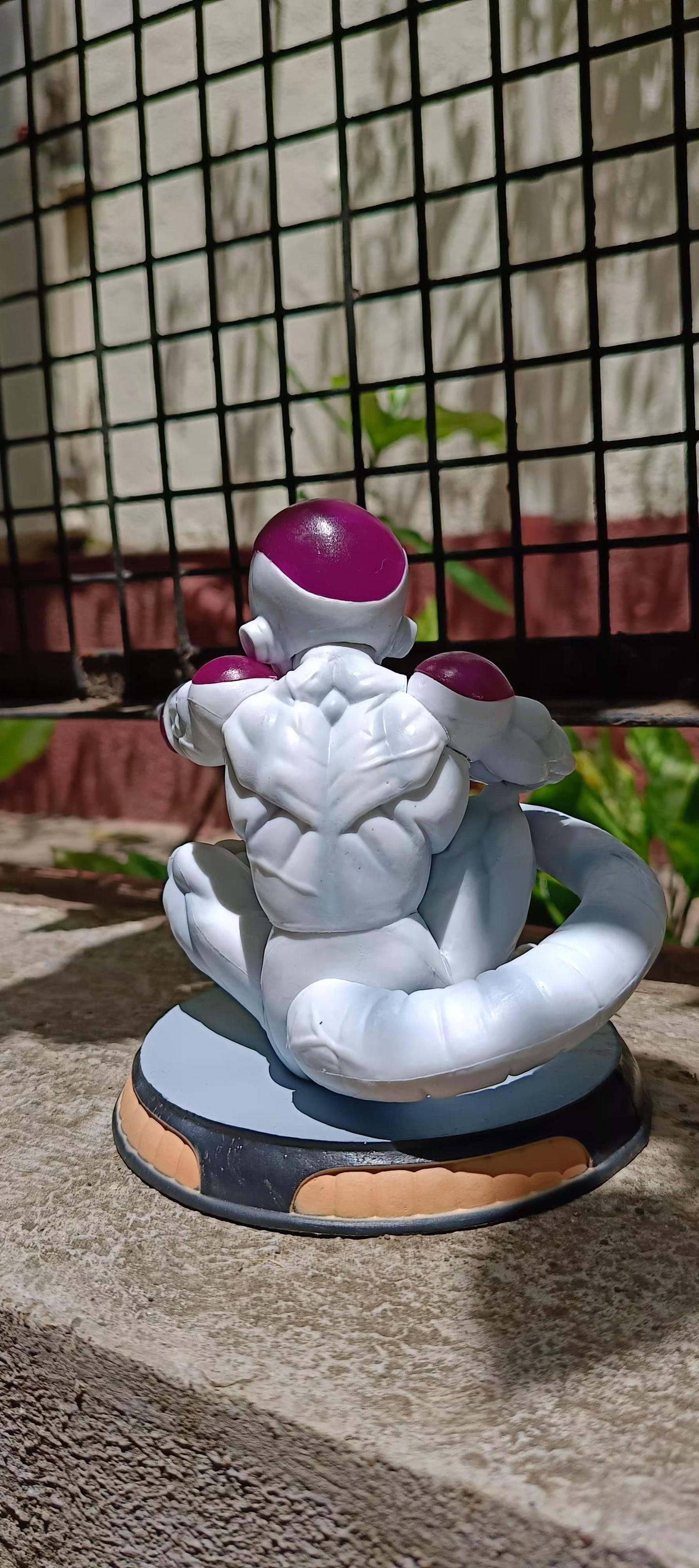 ULTIMATE FRIEZA SITTING ACTION FIGURE (14 CM HEIGHT) - DRAGON BALL Z