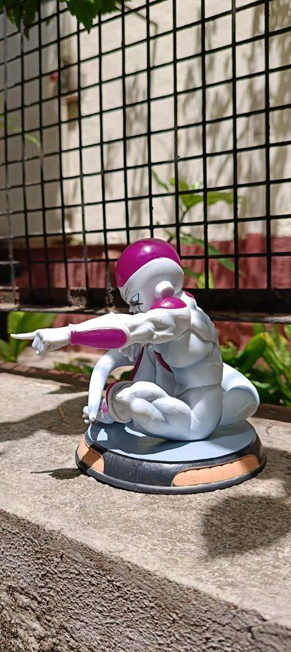 ULTIMATE FRIEZA SITTING ACTION FIGURE (14 CM HEIGHT) - DRAGON BALL Z