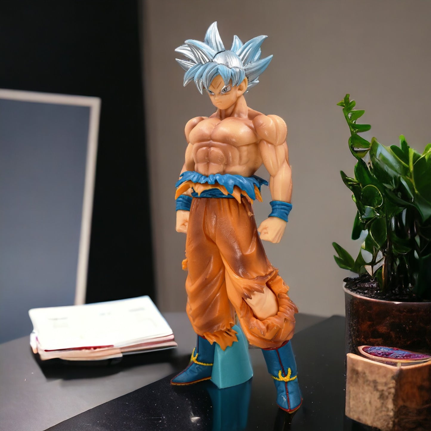 GOKU ULTRA INSTINCT ACTION FIGURE (30CM HEIGHT) - DRAGON BALL Z