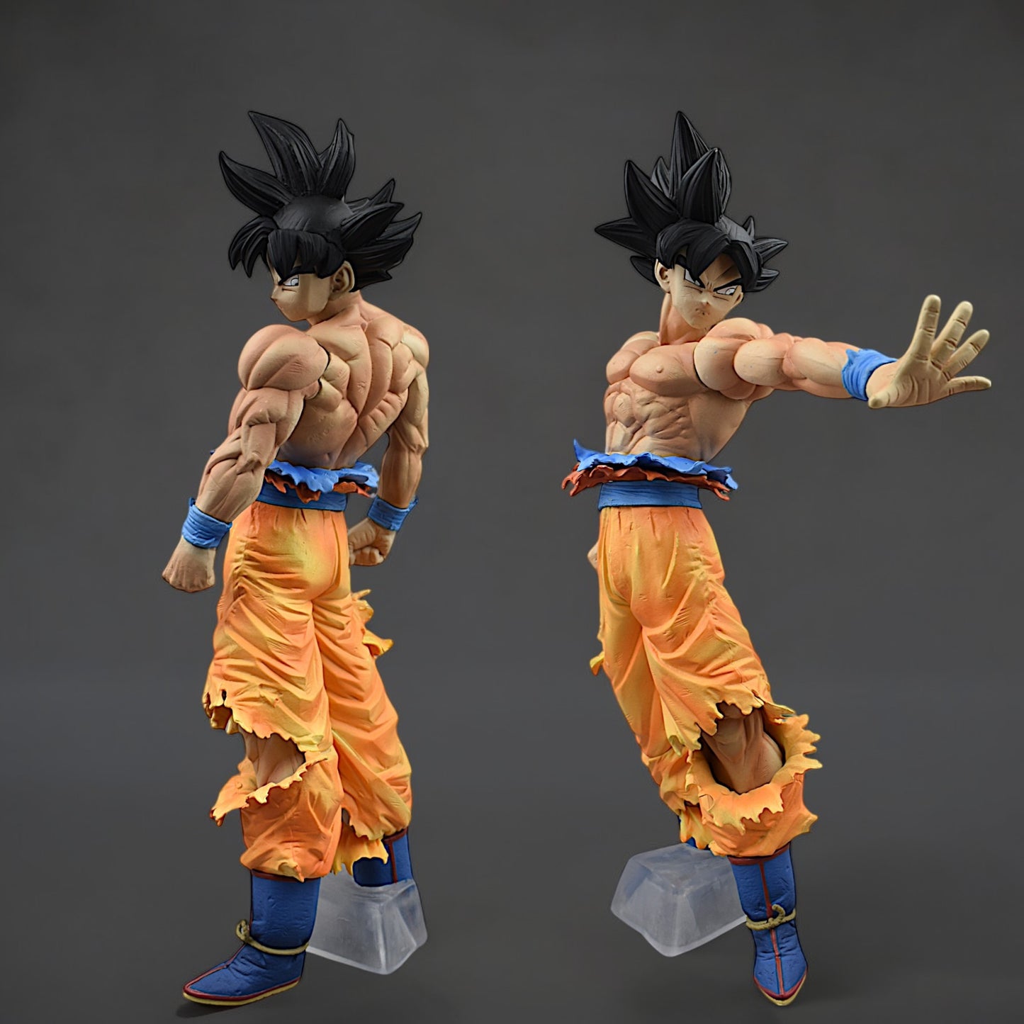 SON GOKU ICONIC LIMITED EDITION ACTION FIGURE WITH 2 REPLACEABLE HANDS (26 CM HEIGHT) - DRAGON BALL Z