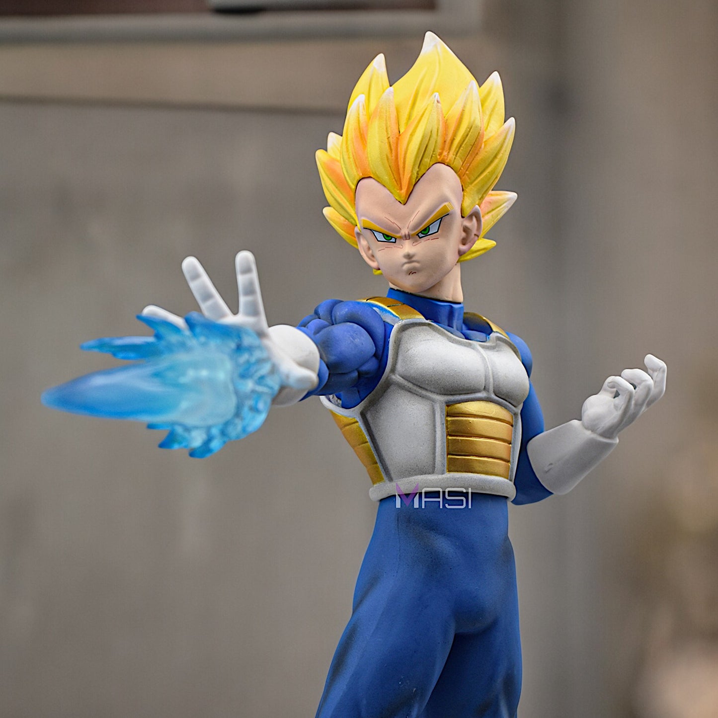 VEGETA EXCLUSIVE ACTION FIGURE WITH 2 REPLACEABLE HANDS (27 CM HEIGHT) - DRAGON BALL Z/SUPER