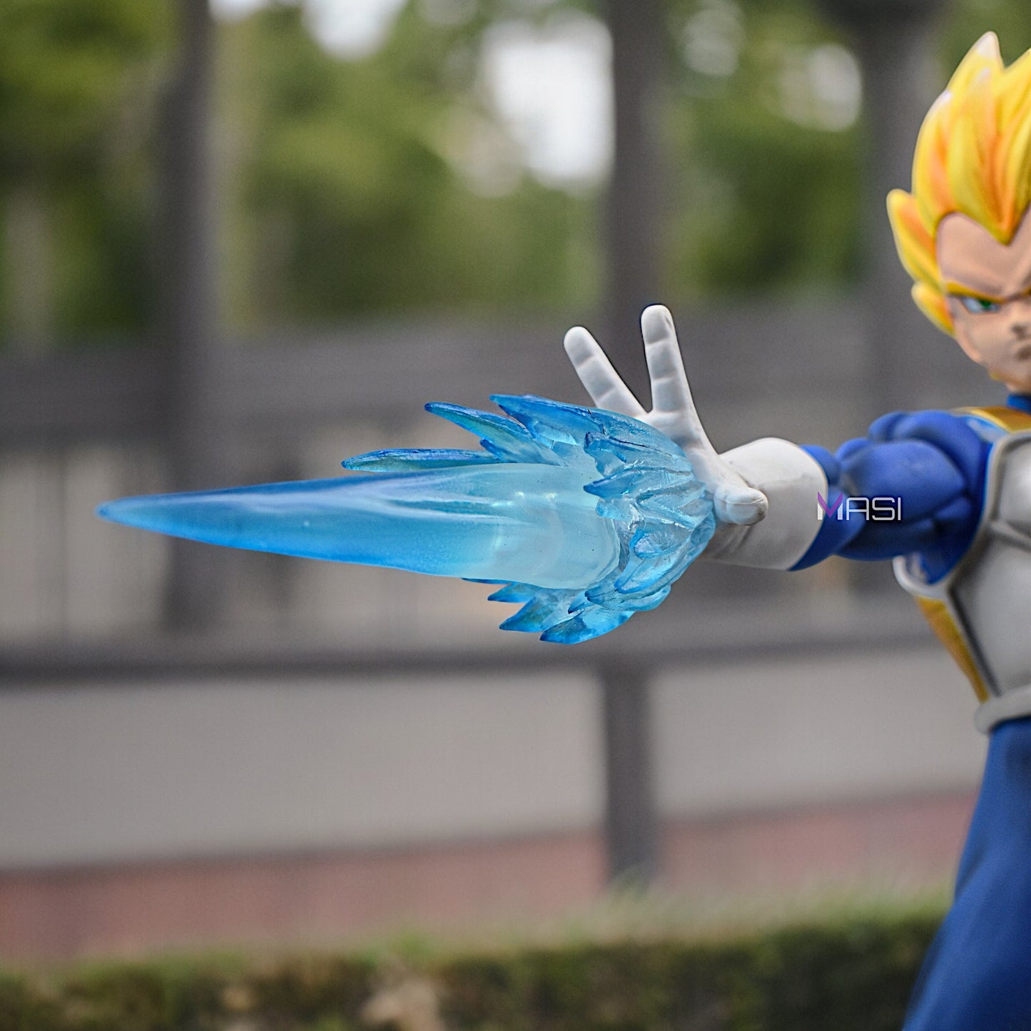 VEGETA EXCLUSIVE ACTION FIGURE WITH 2 REPLACEABLE HANDS (27 CM HEIGHT) - DRAGON BALL Z/SUPER