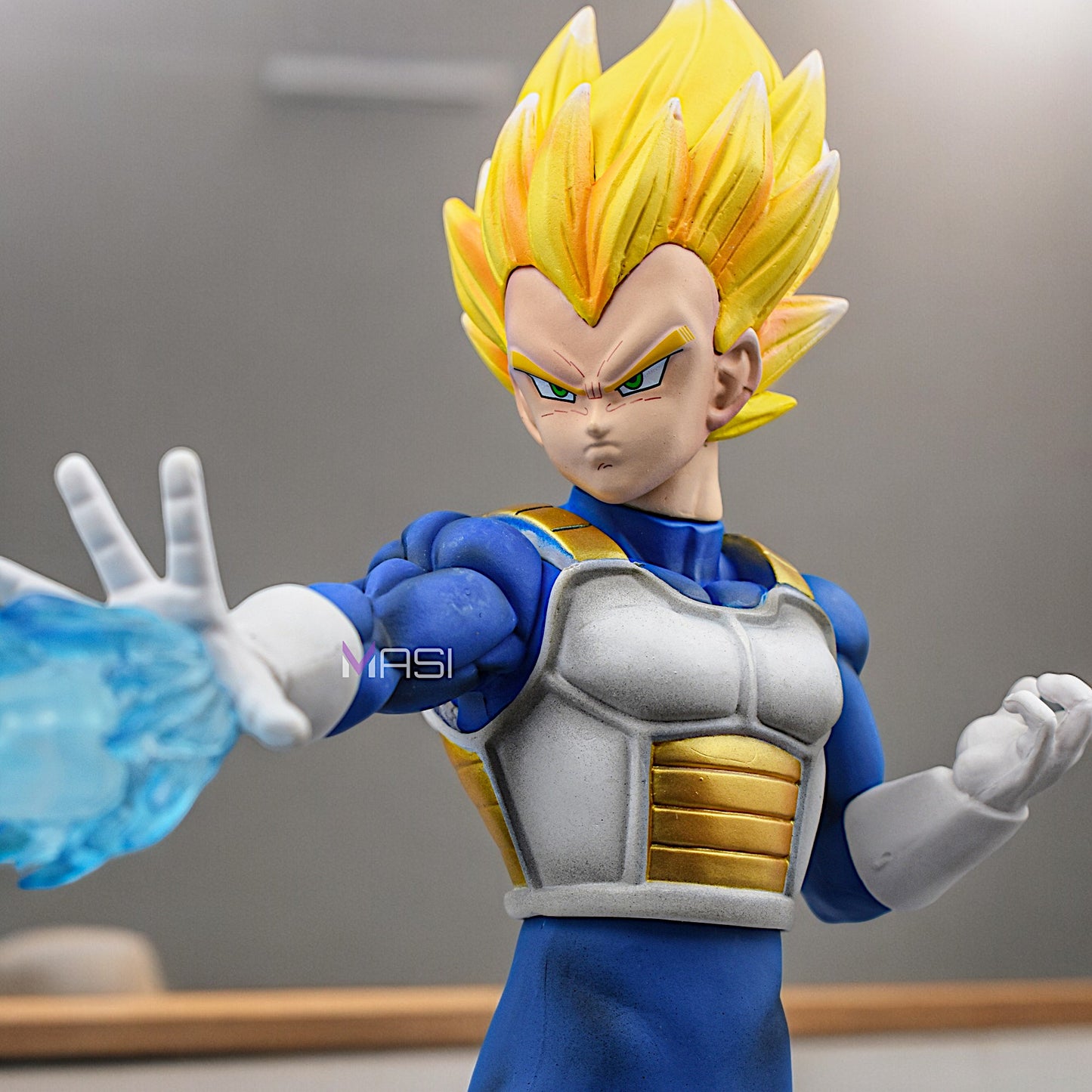 VEGETA EXCLUSIVE ACTION FIGURE WITH 2 REPLACEABLE HANDS (27 CM HEIGHT) - DRAGON BALL Z/SUPER