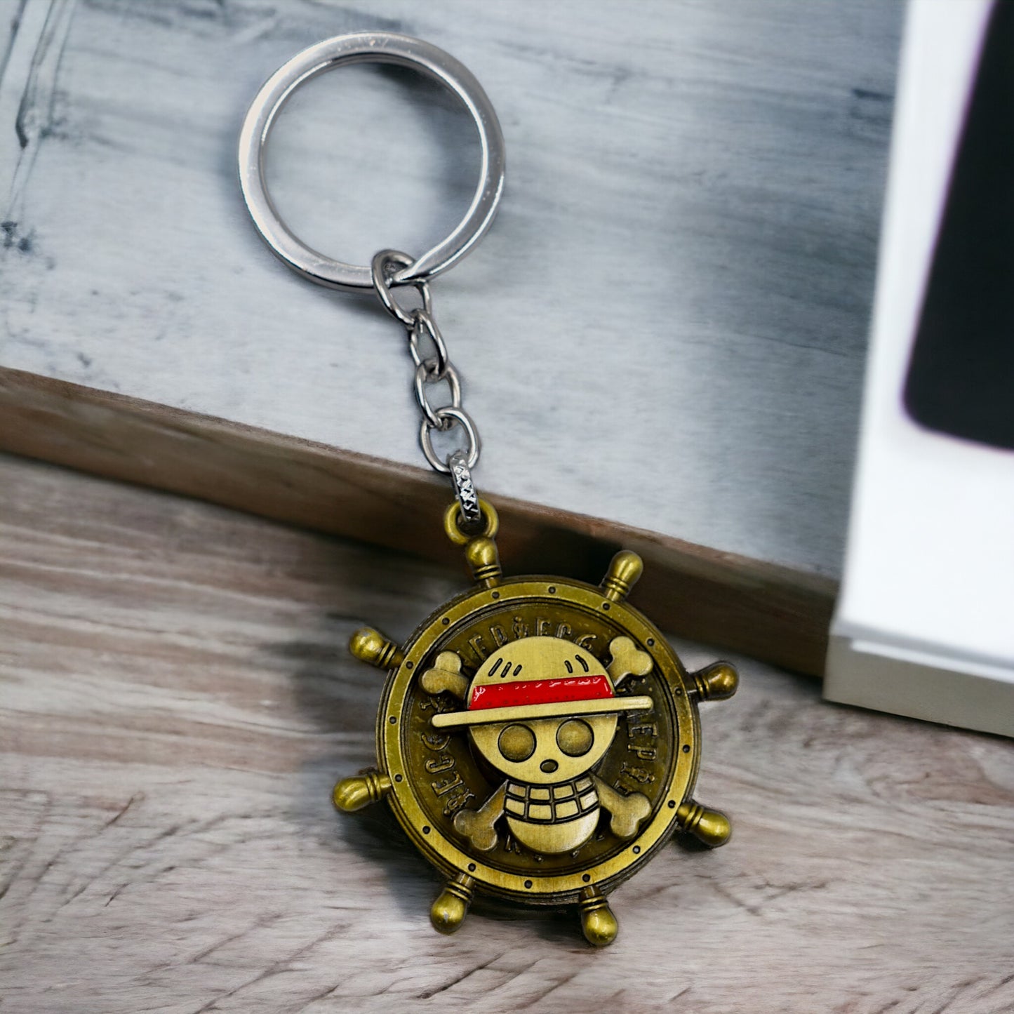 LUFFY PIRATE SKULL METAL ROTATING KEYCHAIN - ONE PIECE