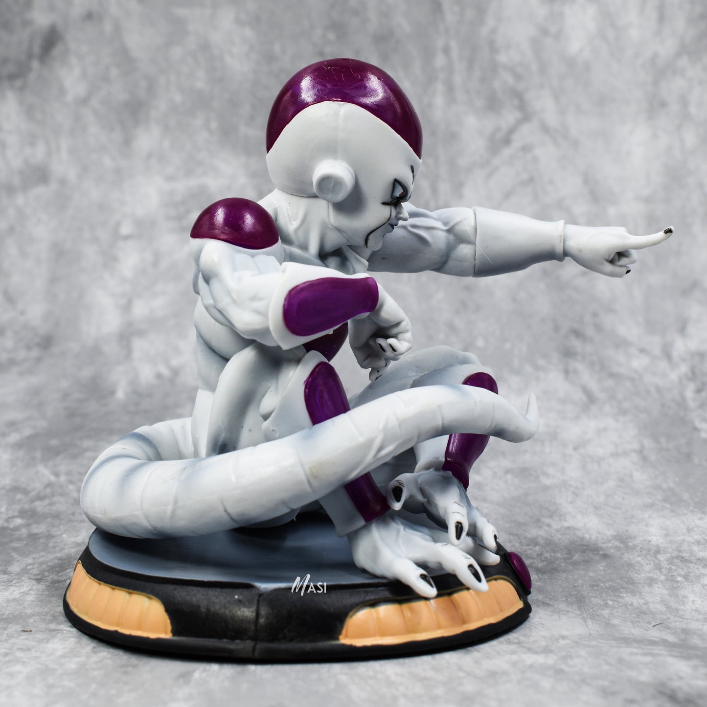 ULTIMATE FRIEZA SITTING ACTION FIGURE (14 CM HEIGHT) - DRAGON BALL Z