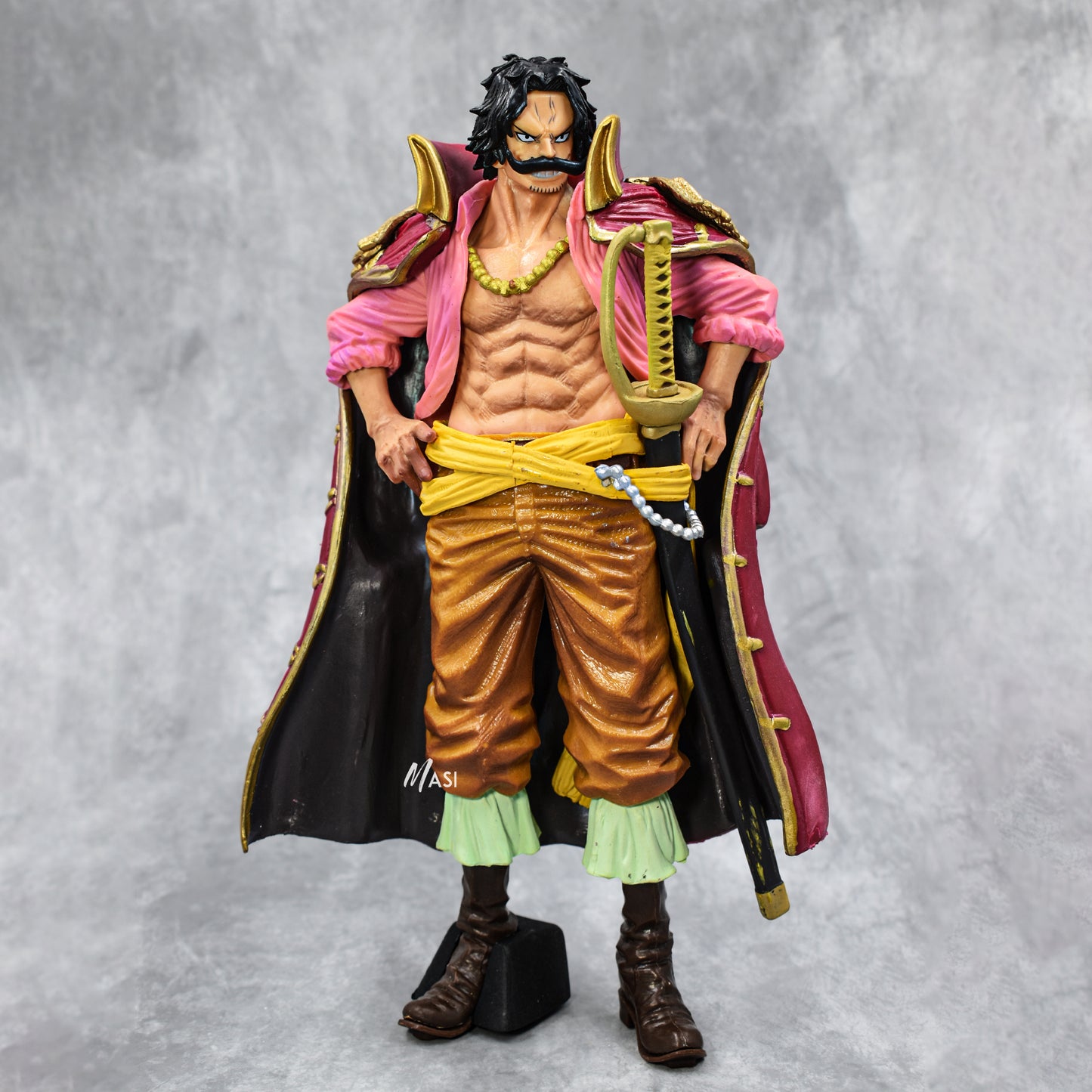 PIRATE KING GOL D. ROGER ACTION FIGURE (25 CM HEIGHT) - ONE PIECE