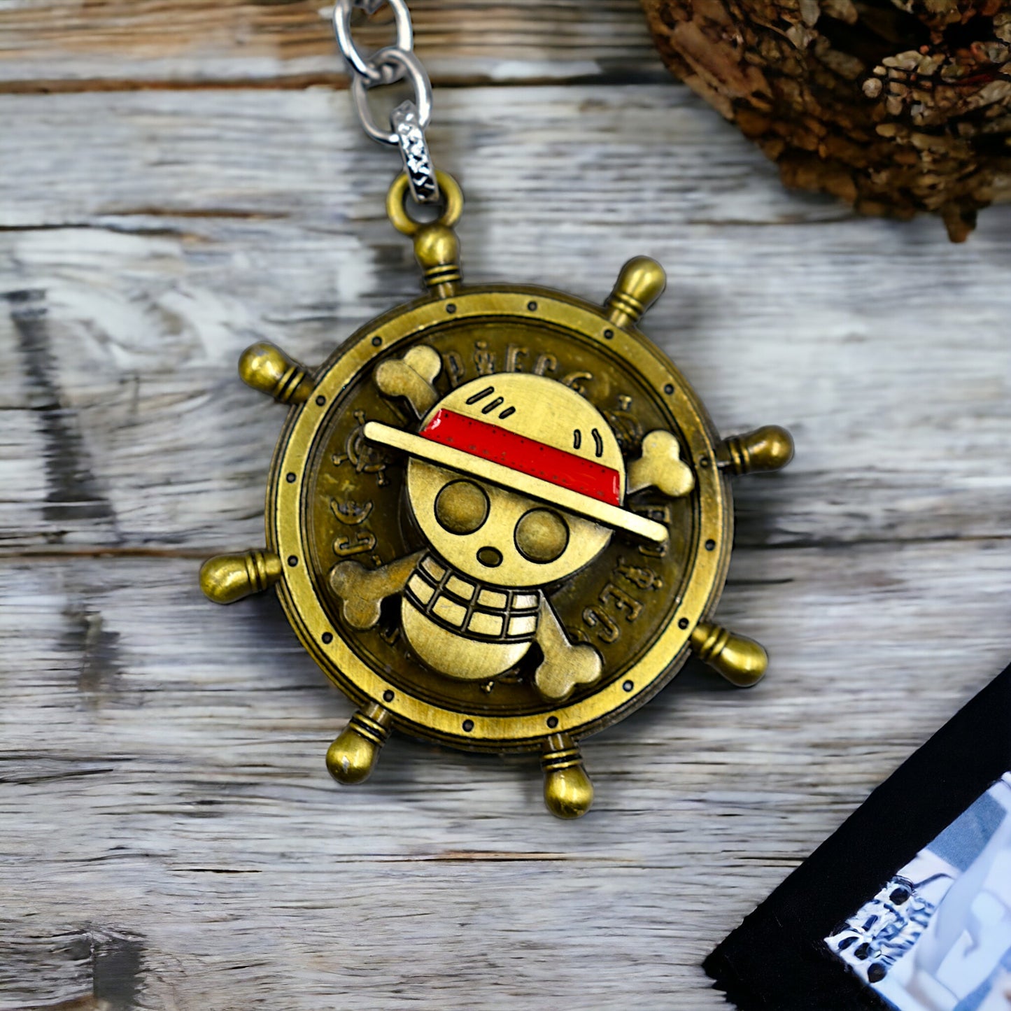 LUFFY PIRATE SKULL METAL ROTATING KEYCHAIN - ONE PIECE