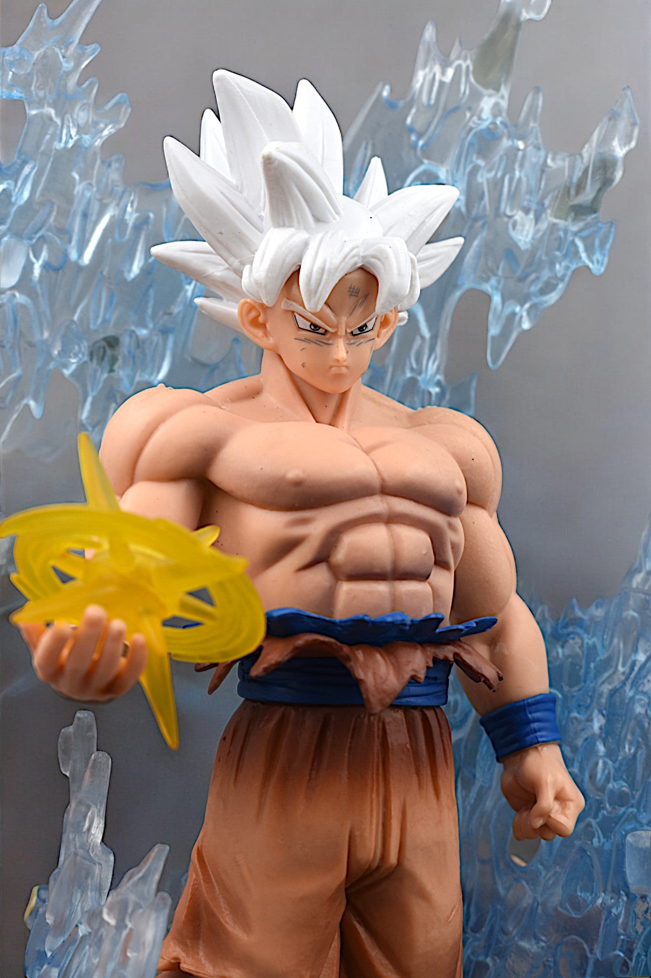 SON GOKU EXCLUSIVE ACTION FIGURE WITH 3 REPLACEABLE HEADS (34 CM HEIGHT) - DRAGON BALL Z