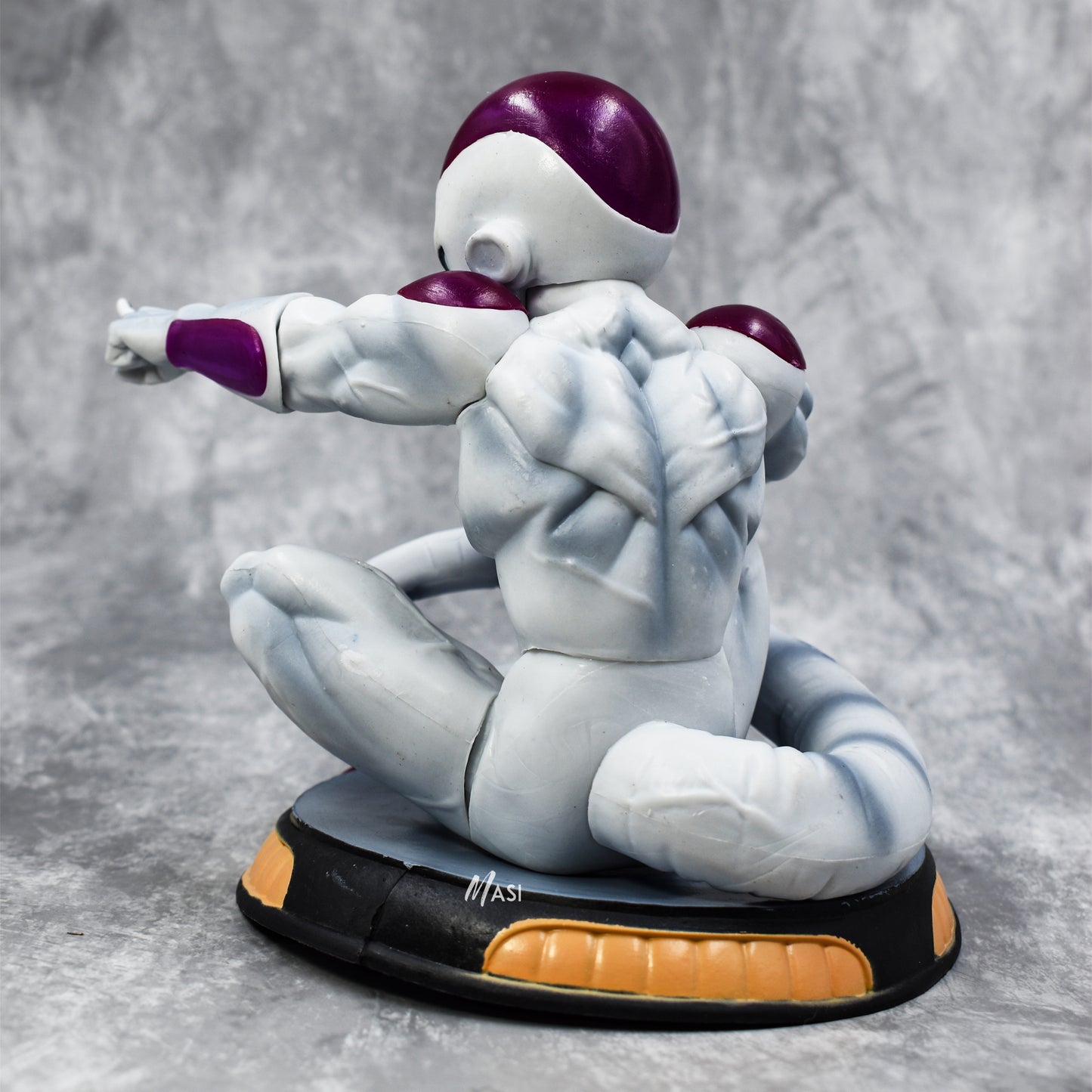 ULTIMATE FRIEZA SITTING ACTION FIGURE (14 CM HEIGHT) - DRAGON BALL Z