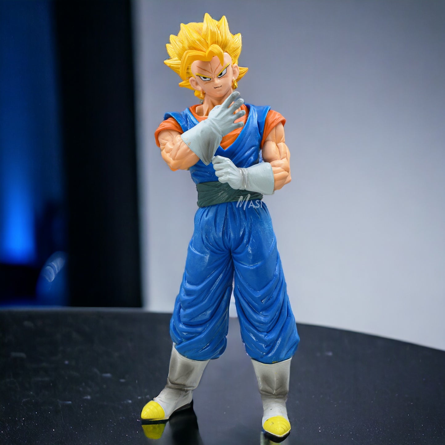 SSJ VEGITO SELF STANDING ACTION FIGURE - DRAGON BALL Z