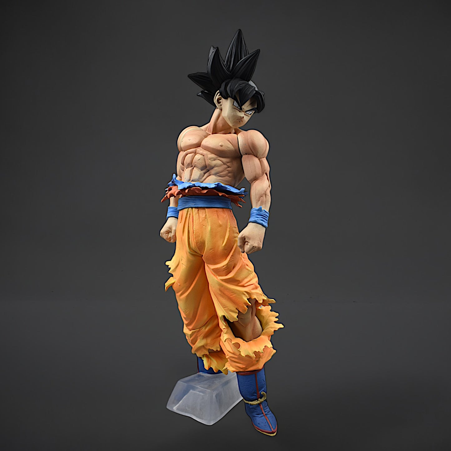 SON GOKU ICONIC LIMITED EDITION ACTION FIGURE WITH 2 REPLACEABLE HANDS (26 CM HEIGHT) - DRAGON BALL Z